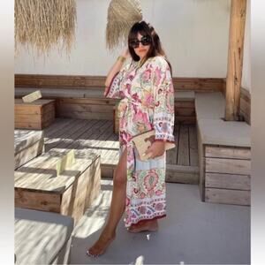 New Zara Blogger Favorite Belted Floral Printed Kimono Size Small